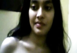 Sexy Bengali Colg girl Shows Her Tits