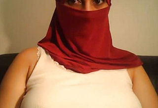 Ultra kinky curvaceous Sinful Girlie In hijab showcases her thick Fabulous Mammories
