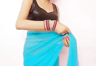 Curvy Indian gal Instructs how To dangle saree