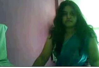Chunky and Ultra cute Indian Woman Takes off Her Saree On web cam