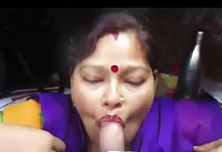 Desi aunty Giving blowjob and deepthroat drank Cum