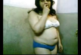 Indian inexperienced Bbw dame In the shower Unclothing on webcam