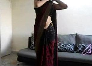Indian teen Shows off her Body